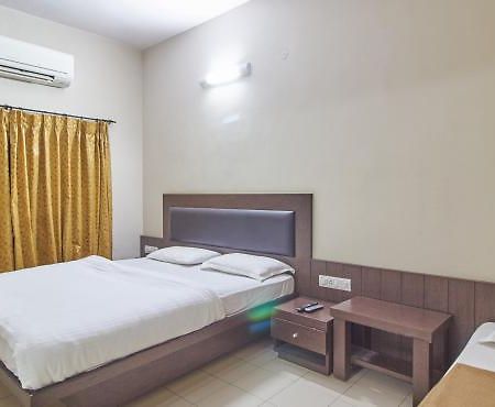 Airlines Hotel Мисор Екстериор снимка